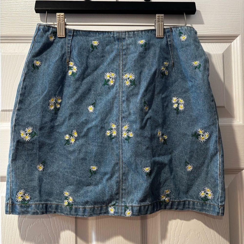 H&M Blue Denim Miniskirt Daisy Embroidery Size 4 Boho 90’s Coquette VSCO Girl